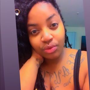 Meet your Posher, Crystal